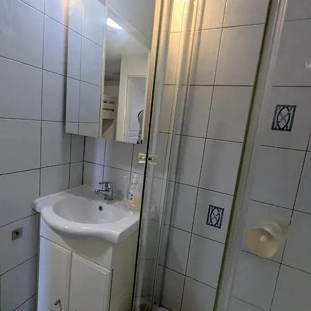 Apartment T1 Bis Climatise- 4 Pers - Balcon- Cote D'azur Frejus