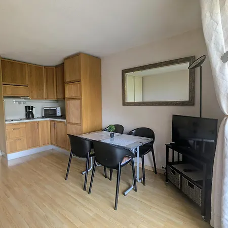 Apartment T1 Bis Climatise- 4 Pers - Balcon- Cote D'azur Frejus